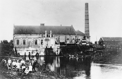 848508 Gezicht op het stoomgemaal De Voogt in de polder Groot-Mijdrecht in het buurtschap Gemaal te Waverveen. Op de ...